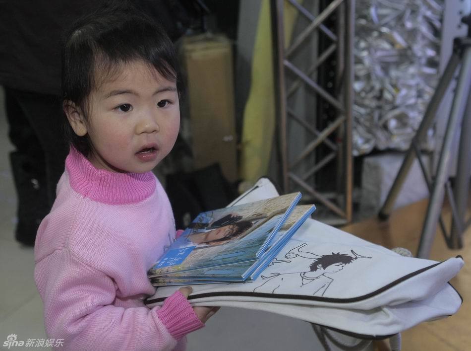 参加陈楚生签售会的小粉丝