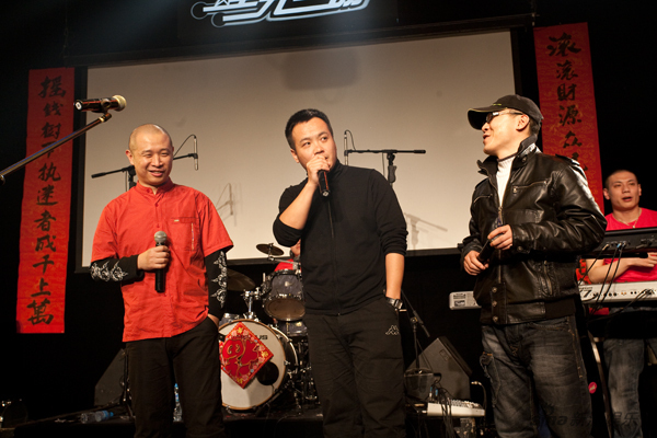 左起雷刚(天堂乐队),宁浩(疯狂的石头导演),张秦(中国摇滚榜)