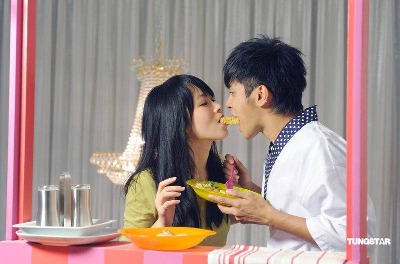 幻灯:罗志祥邀300粉丝拍MV 耍浪漫宠溺女友