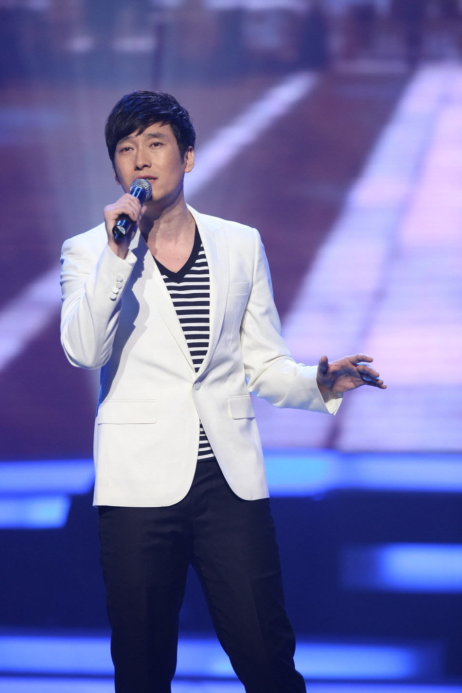 满江图片_纵览新闻