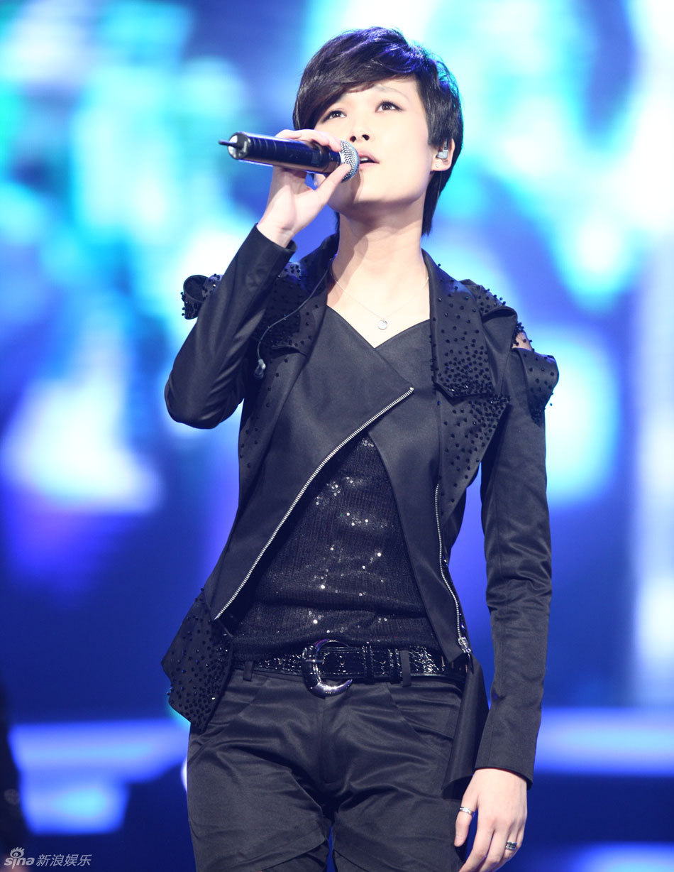 李宇春现场演唱《下个路口见》