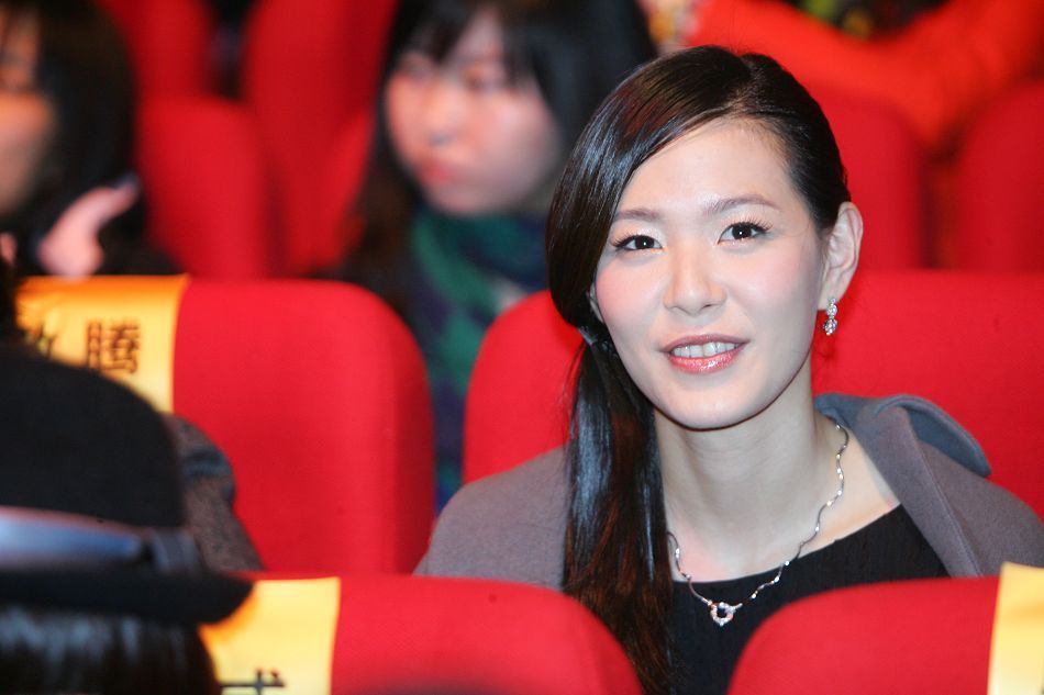 新浪网络盛典 张悬深情演唱笑容满面[31p] | 明星写真 - 中华图网