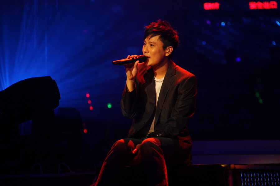 张信哲用情演唱