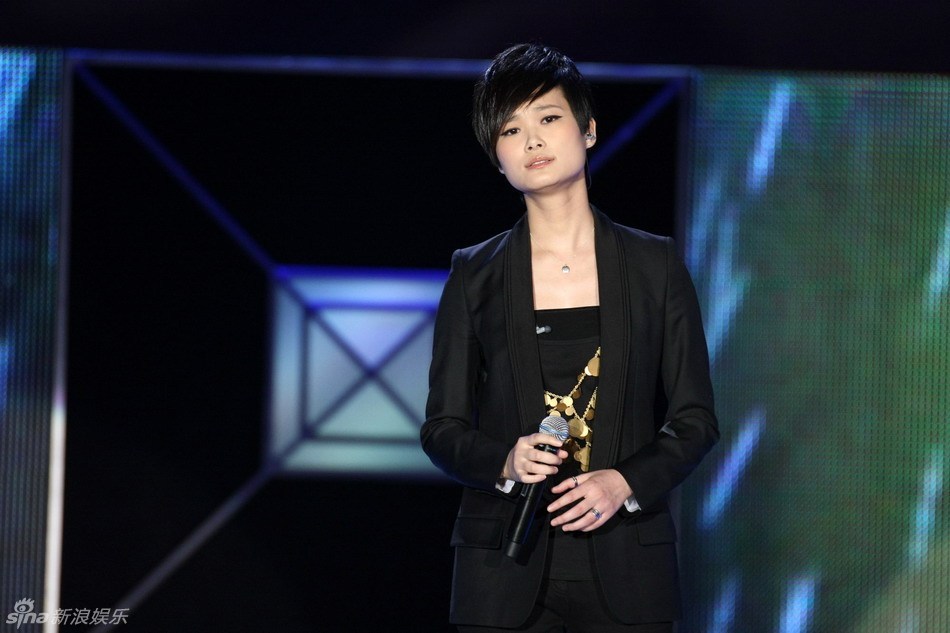  李宇春 演唱《 粉末 》_新浪图集_新浪网