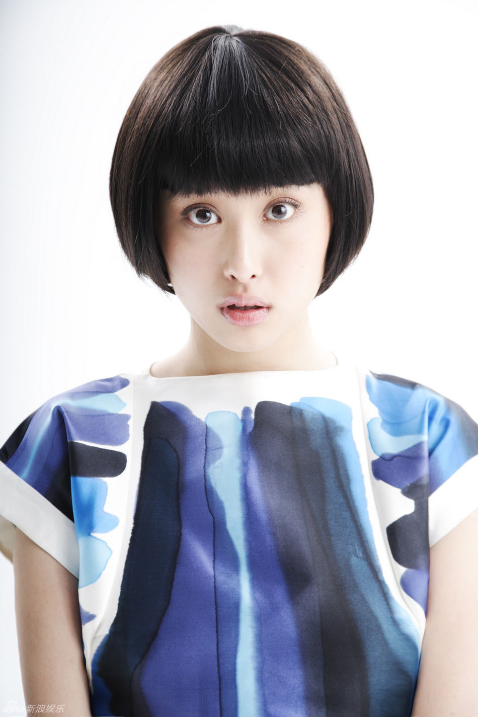 高清图:李欣汝造型百变拍写真 清新短发俏皮可爱 -- 佛山E家|佛山信息网|顺德信息网|第一综合信息门户网-FSEHOME.COM