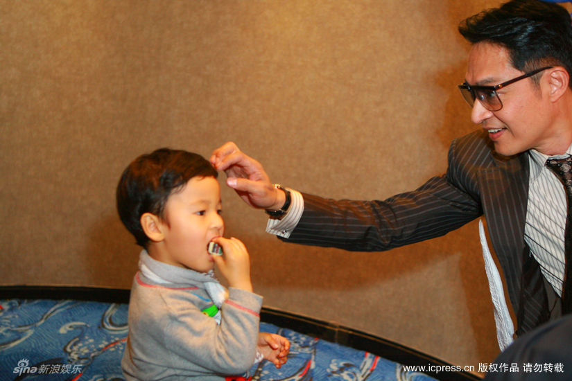 马景涛(右)与长子马世天