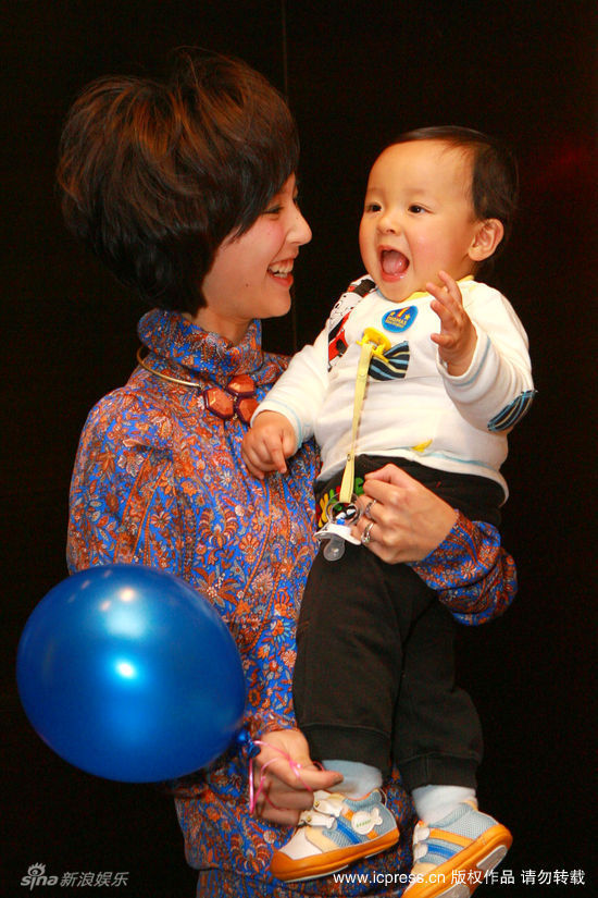 马景涛妻子吴佳妮与小儿子马世心