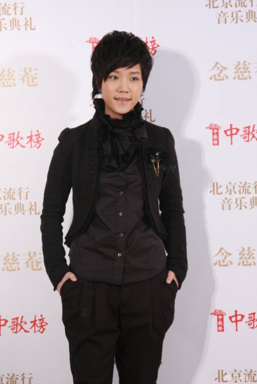 人气歌手李霄云
