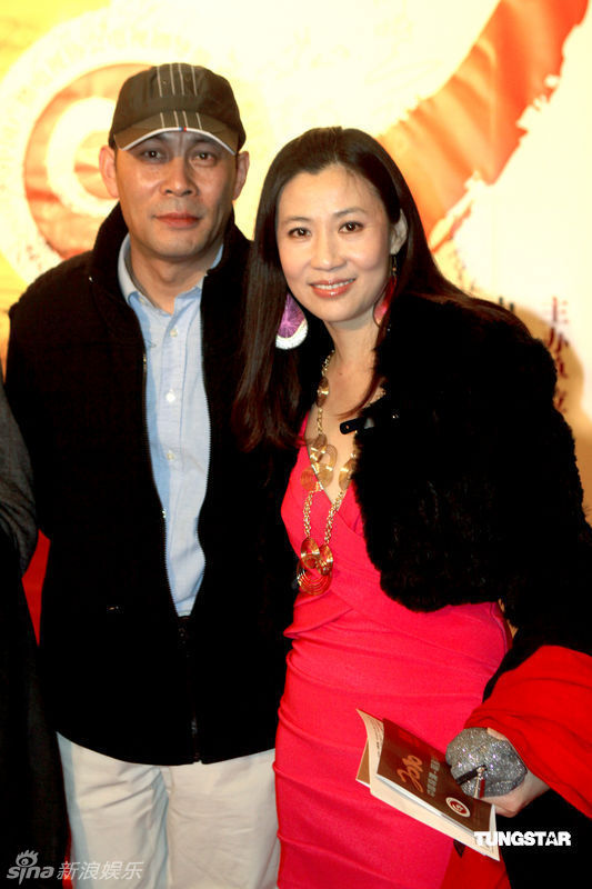 群星聚首电视导演年会 翁虹窈窕彭丹变化大[2