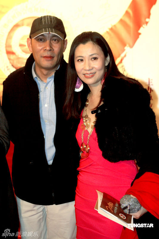 群星聚首电视导演年会 翁虹窈窕彭丹变化大[2