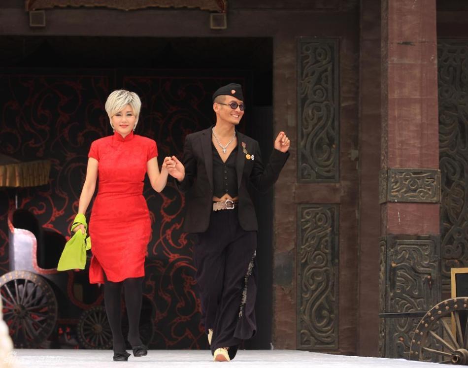 恬妞孙兴震撼出场