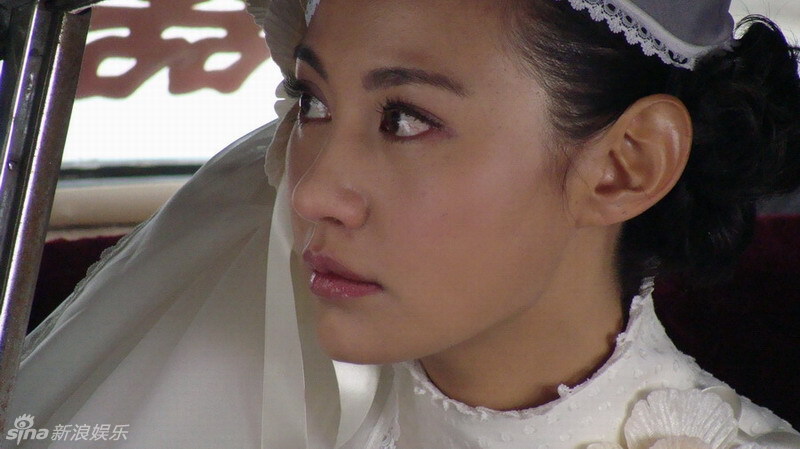 为救承恩(陈键锋饰),江映红(杨雪饰)甘愿委身他