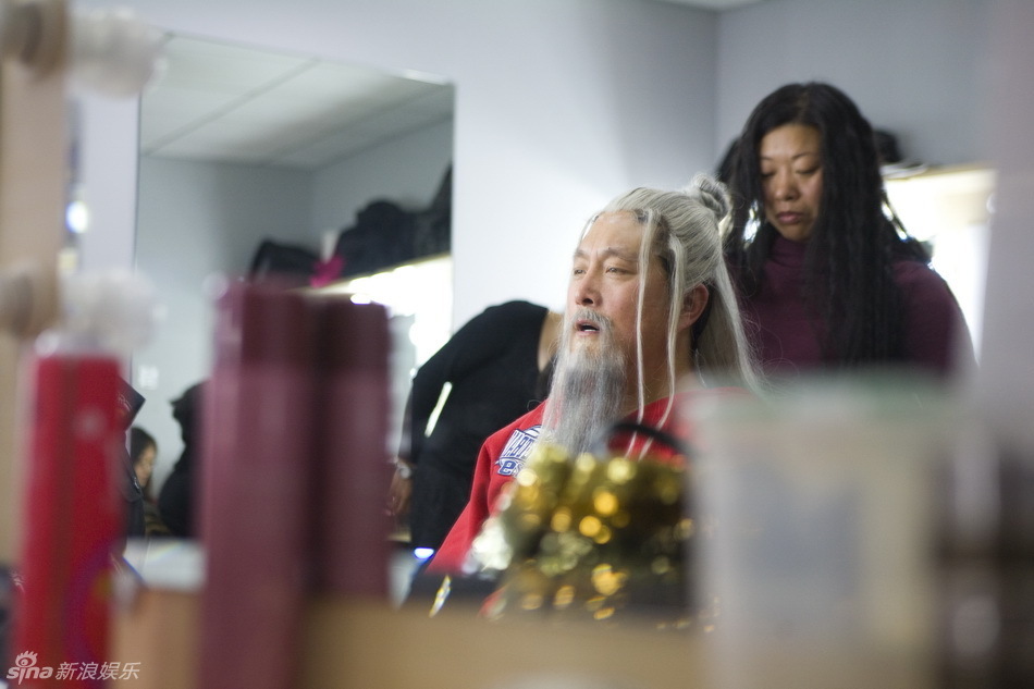 能够表现出<em>古人的头发</em>和胡子是比较复杂的环节