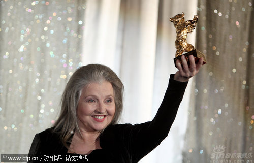 女星汉娜被授予终身成就奖 喜悦秀奖杯_百无禁