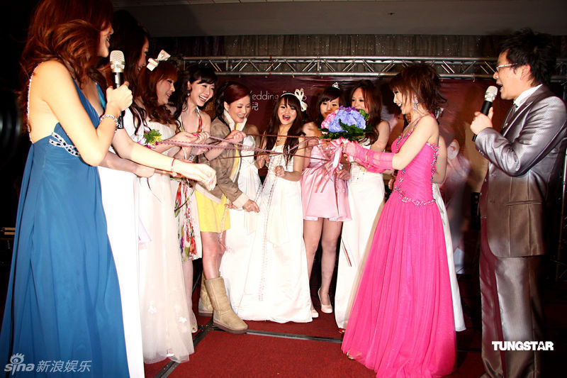 沈玉琳女友芽芽开心出嫁