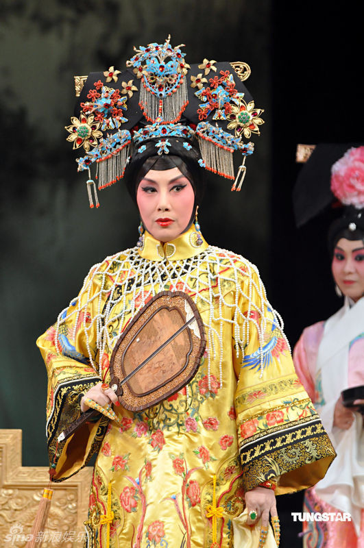 汪明荃旗装扮相