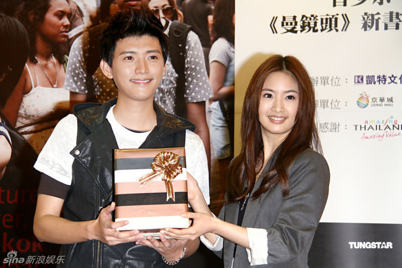 曾少宗接受林依晨的摄影包礼物