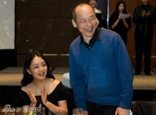 演员于慧,导演张建亚开怀大笑