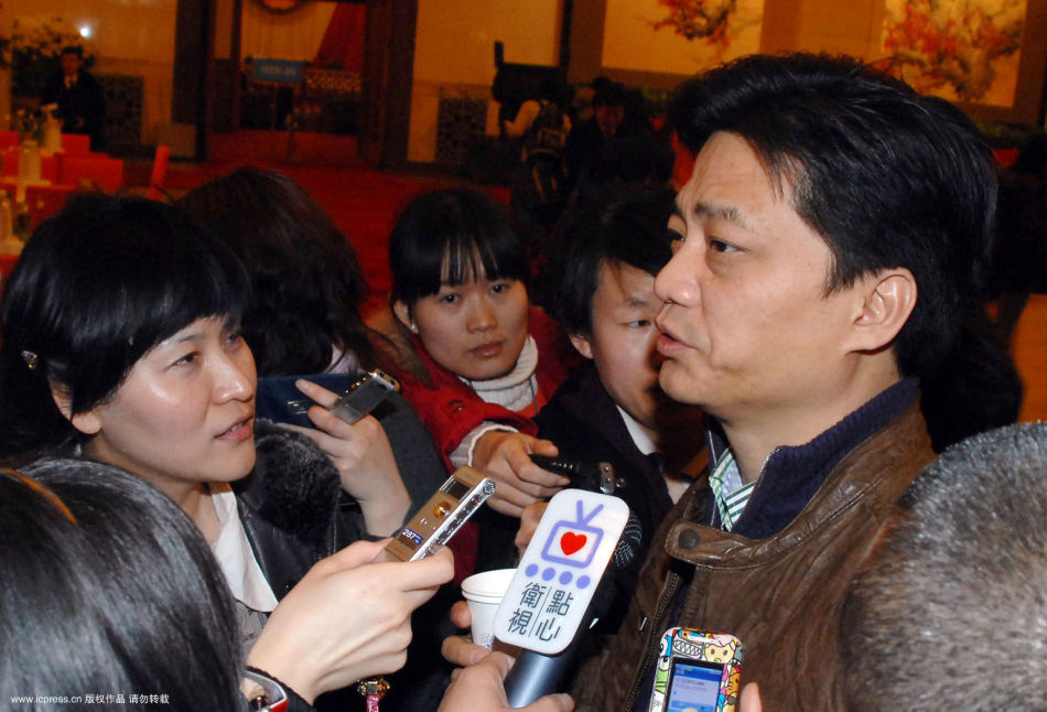 崔永元两会迟到