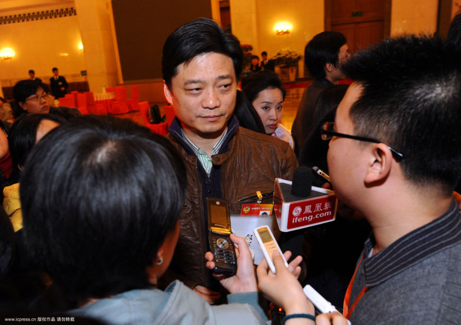 崔永元两会迟到