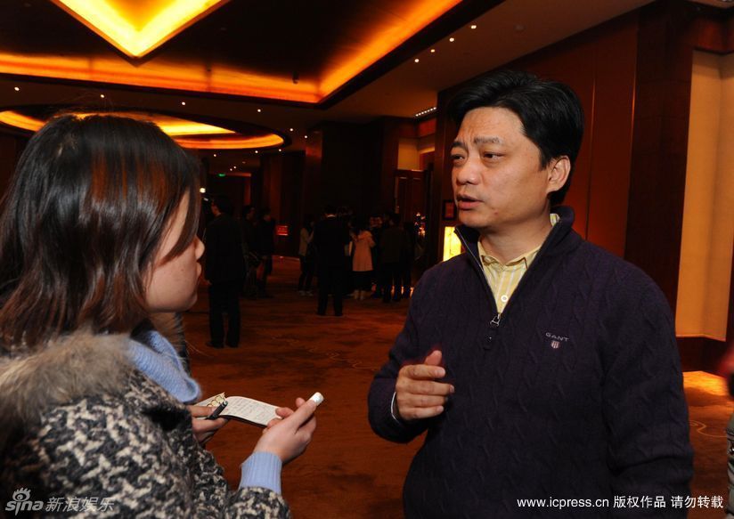 崔永元接受记者采访