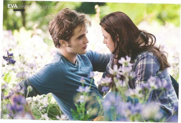 内页同时刊载了《暮光之城3》的剧照