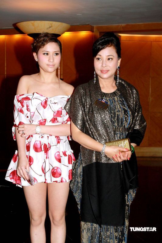 三太陈婉珍与女儿何超莲