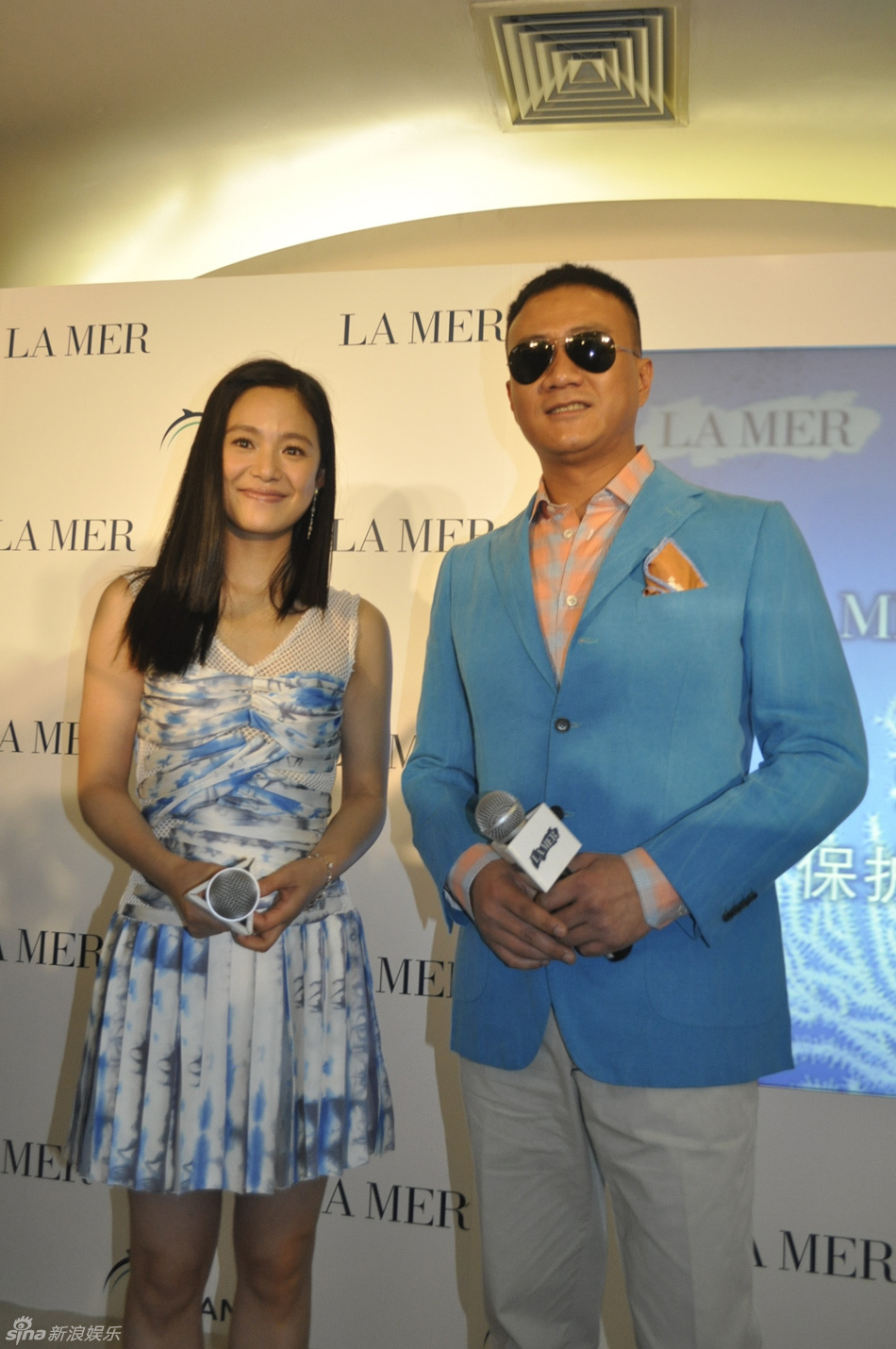 娱乐频道高清幻灯图集 > 微笑代言  新浪娱乐讯 4月8日下午,胡军周韵