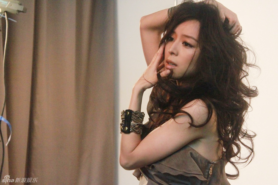 高清图:张静初金像奖提名写真 女人如花三度盛放_高清