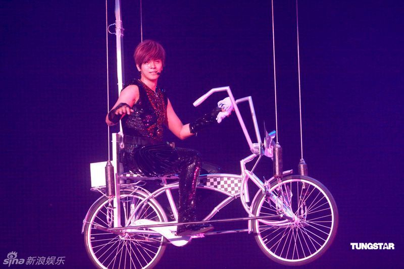 罗志祥香港演唱会落幕 跳《舞娘》掀高潮_红黄