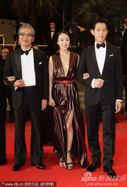 幻灯图集:<em>韩国电影</em>《<em>下女</em>》首映 全度妍深V诱
