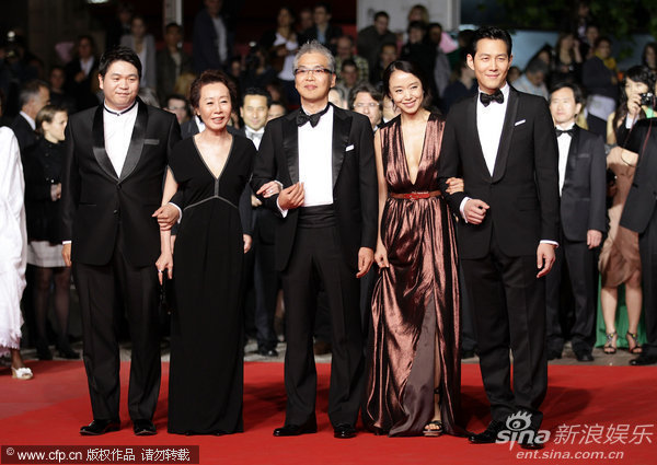 幻灯图集:<em>韩国电影</em>《<em>下女</em>》首映 全度妍深V诱