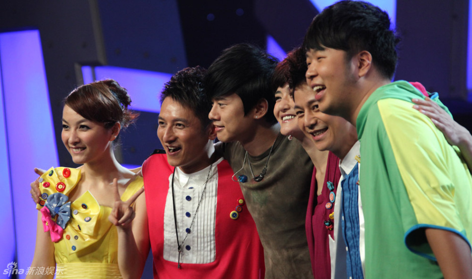 幻灯:张杰快乐大本营献声《枪王之王》主题曲