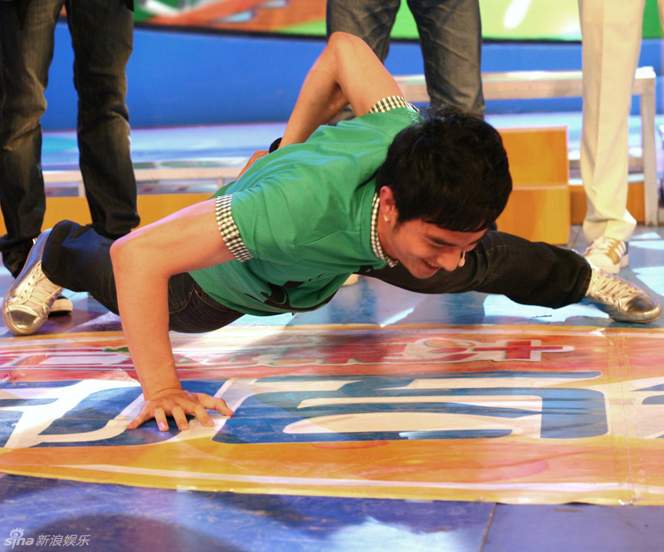 张晓晨《 胜利百分百 》挑战点球 酷爽游戏王 --