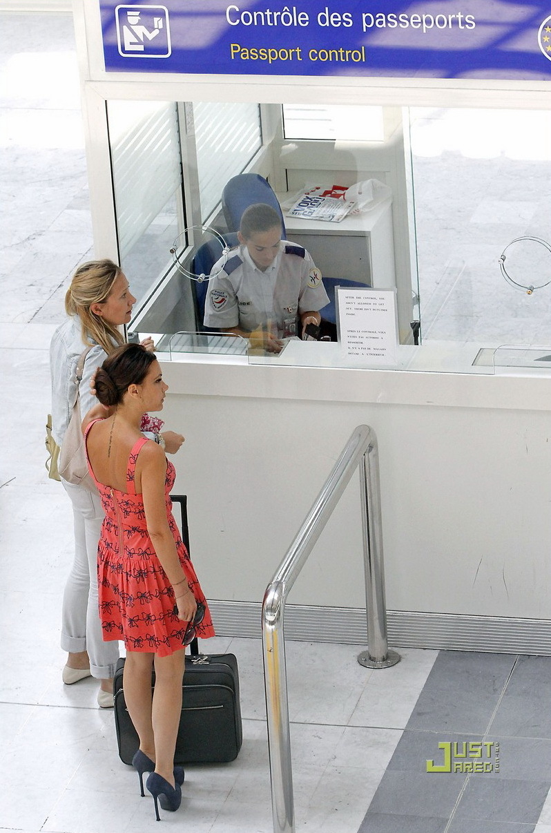 幻灯图集:<em>辣妹维多利亚性感</em>印花粉裙返回伦敦