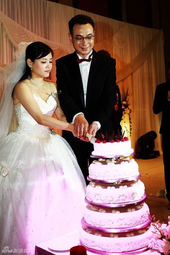 高清图:戴娆低调结婚众好友出席 新郎非圈内人士