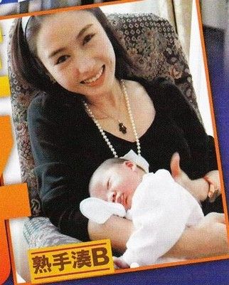 组图 黎姿穿碎花短裙身形未恢复 为保护女儿拒探访