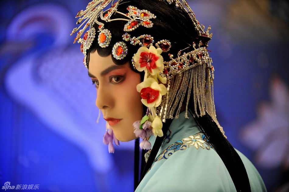 组图:《<em>一枝梅</em>》曝马天宇昆曲造型 贺小梅身世