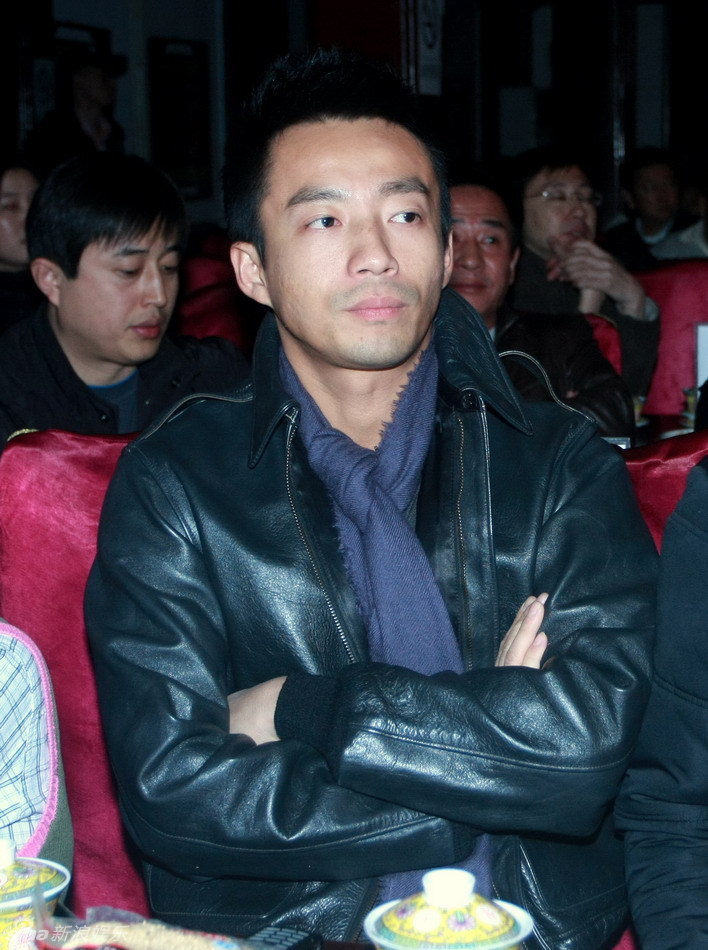 组图:增爱基金答谢相声晚会 汪小菲捧场郭德纲_高清