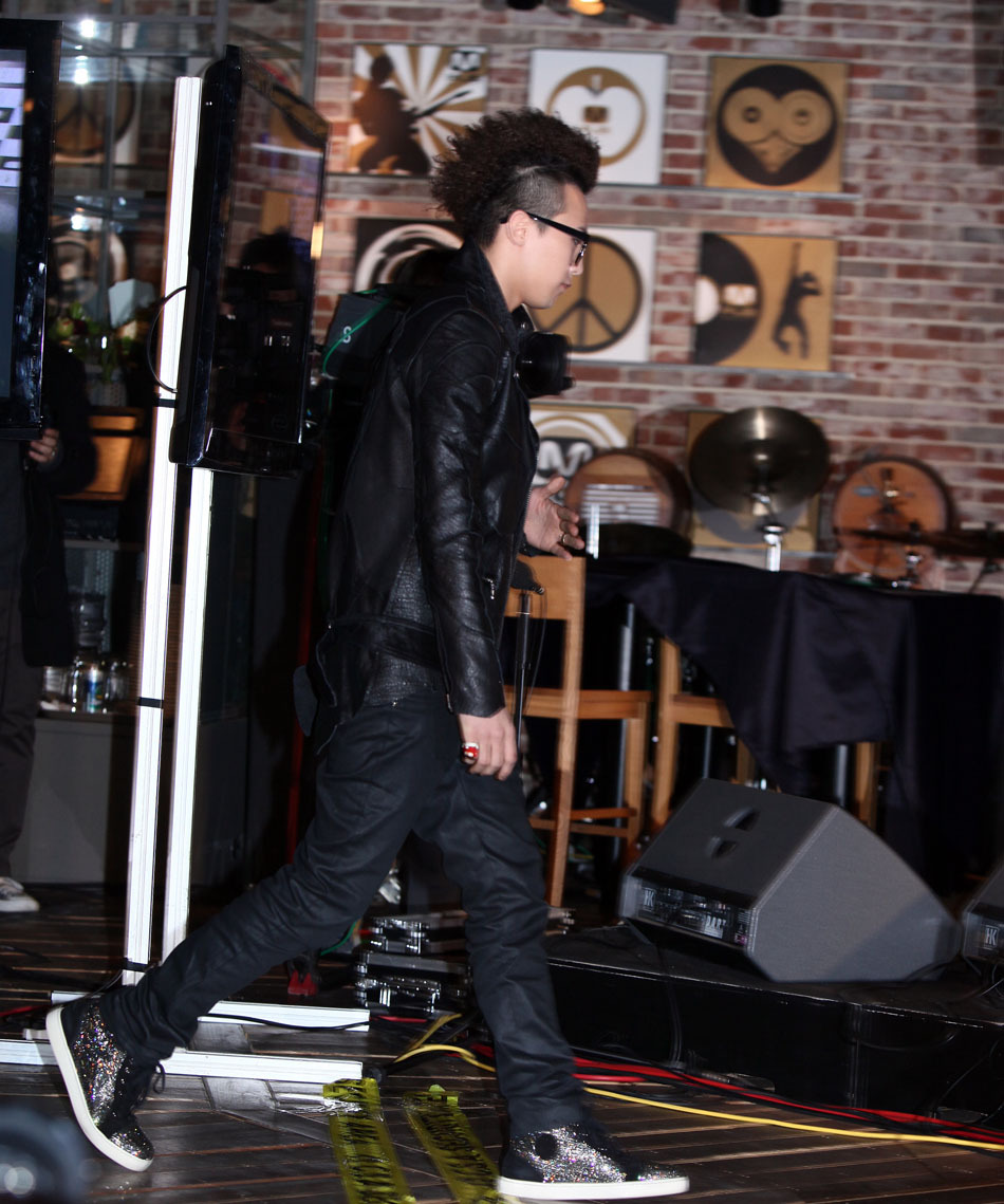 BigBang成员G-dragon和<em>TOP</em>纪念发行<em>新专辑</em> 