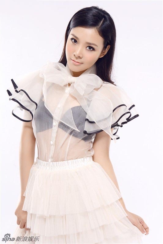 透视:顾漫妮拍摄新春写真 气质温婉淑女芳菲 - 娱乐派 - 娱乐有我 自成一派