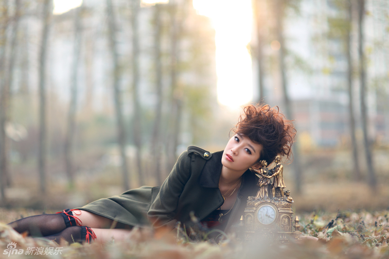 赵子惠深秋写真性感撩人 娇艳欲滴神秘深遂