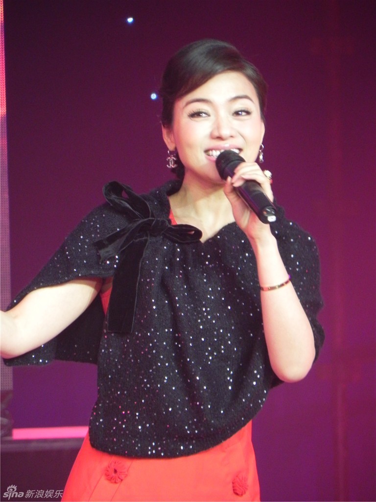 昨晚,央视音乐频道《百年歌声》春节特别节目,当晚,青年歌唱家陈思思