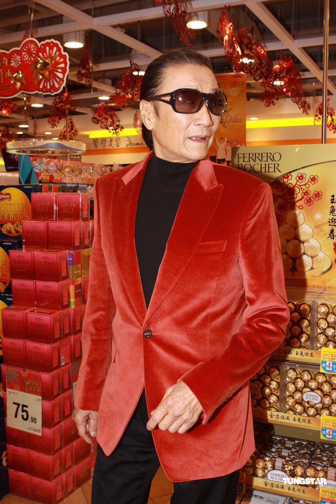 新浪娱乐讯 2011年1月26日香港,谢贤联同未来女婿,谢婷婷男友安志杰