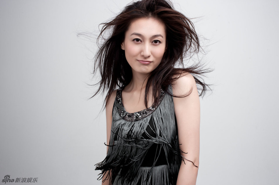 女星董维嘉最新写真 清新气质难掩性感
