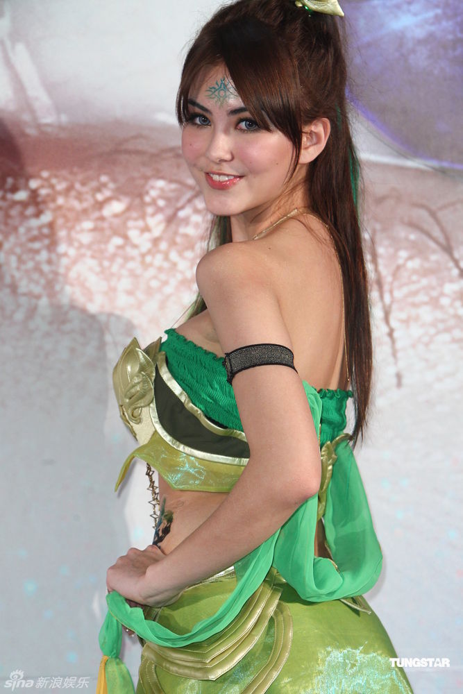 组图:昆凌沾周董光代言 不介意当J女郎 -- 佛山E