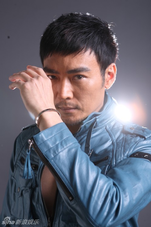 组图:焦恩俊"黄金硬汉"强势出击 写真男人味十足_高清