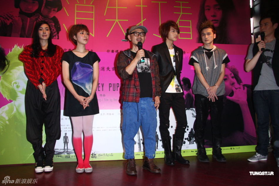 高清组图:《消失打看》签票会 陈宏一率主创宣
