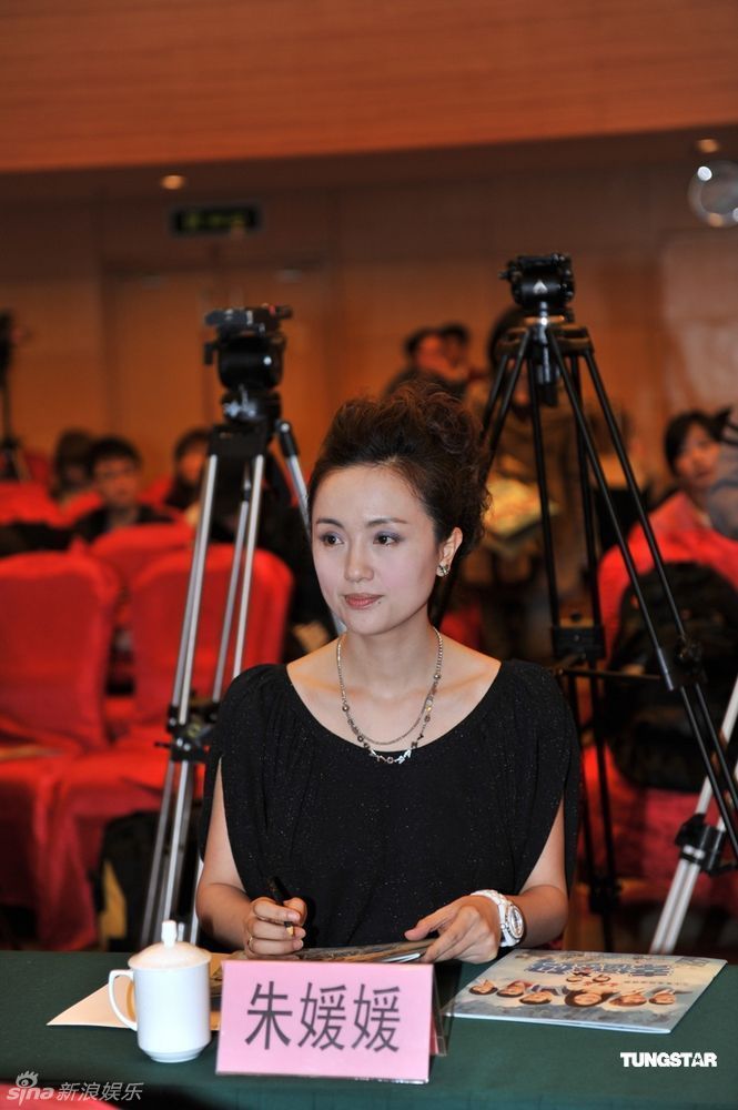 组图:朱媛媛辛柏青夫妻挂帅 首演夫妻彰显默契 _高清