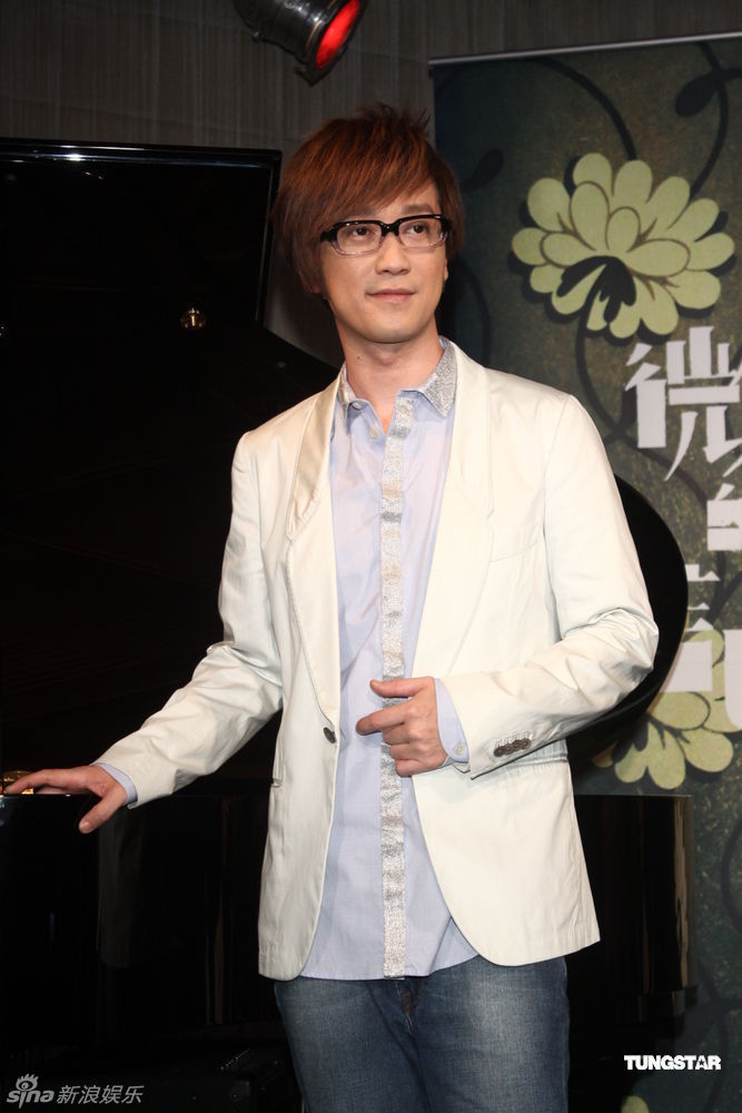 组图:周传雄发片温岚现身 送铁塔面包寓意深长 -- 佛山E家|佛山信息网|顺德信息网|第一综合信息门户网-FSEHOME.COM